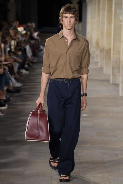 Look 24
